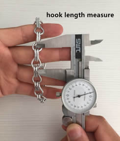A hand is holding the chain link curtain and the other hand is measuring the hook length by vernier caliper.