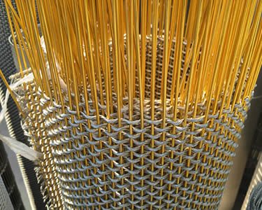 Eine Rolle goldenes Kabelnetz