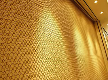 Brass circle ring mesh curtain is used to decorated the interior wall